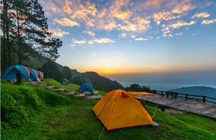 10 Rekomendasi Tempat Camping di Bogor Yang Sejuk dan Asri