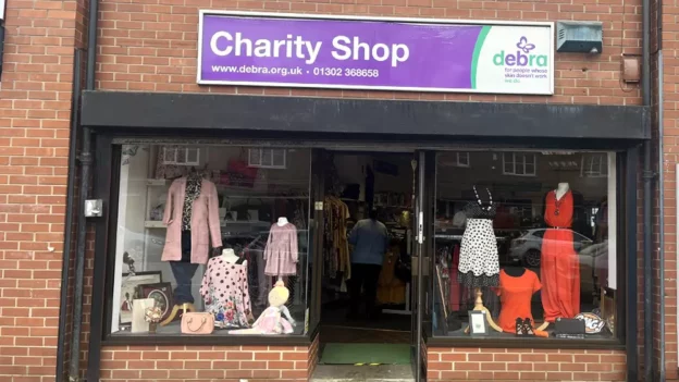 Pengalaman Belanja di Charity Shop UK (Barang Branded Murah!)
