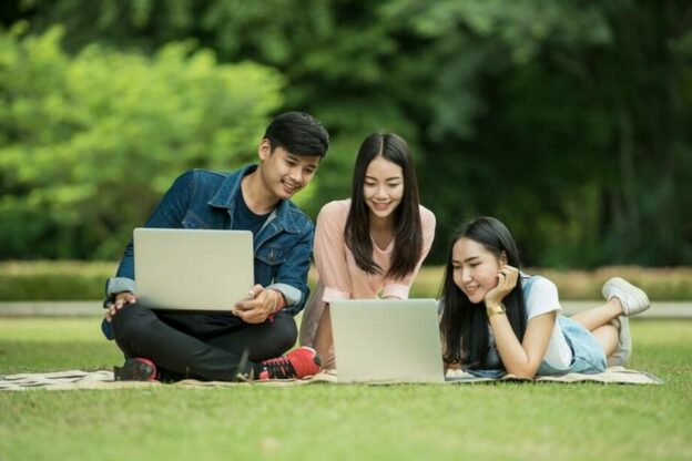 10 Kerja Part-Time Paling Menguntungkan untuk Mahasiswa