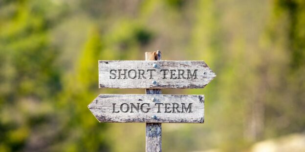 Long-Term vs Short-Term ETF Investing Strategies