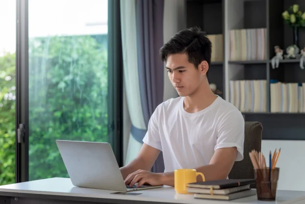 Gaji IT Programmer di Indonesia Kecil? Realitanya dan Solusi Mapan Finansial