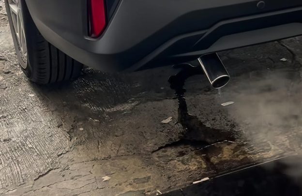 Masalah kenalpot mobil keluar air pada mesin panas? Normal / Rusak