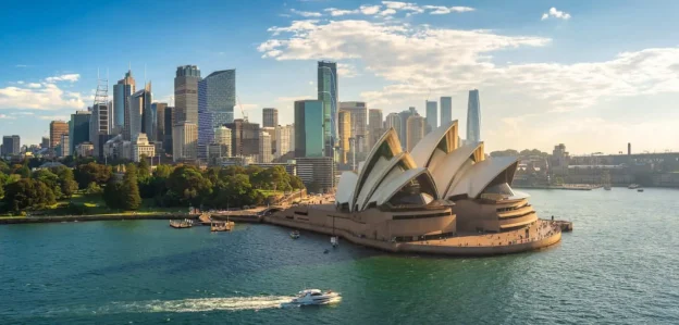 7+ Popular and Must-Visit Tourist Attractions in Australia: Costs and Travel Tips